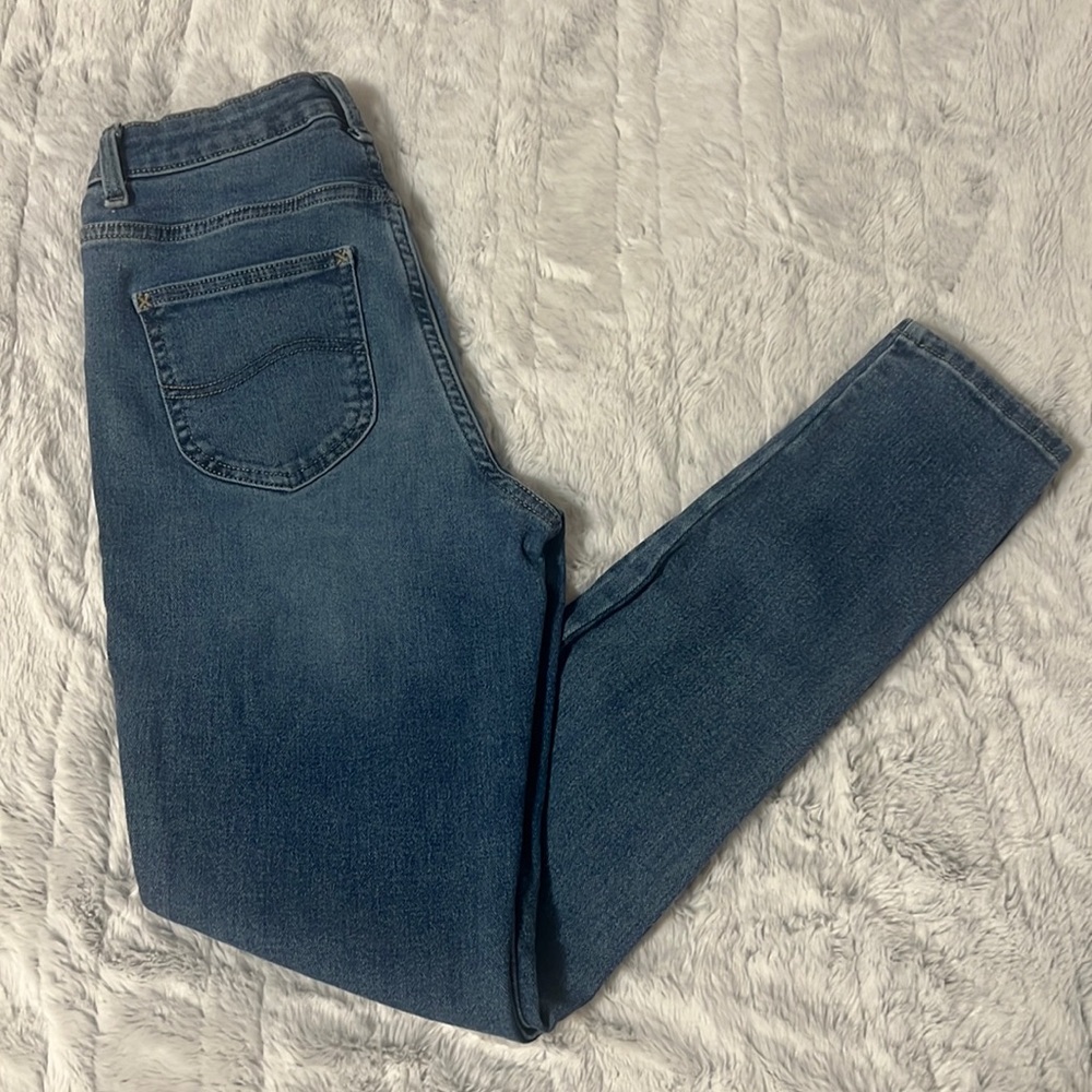 Lee slim fit. High rise skinny. 4 regular.